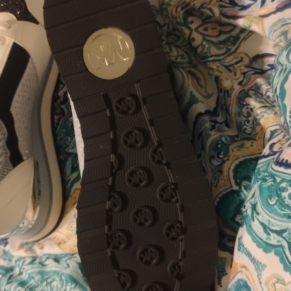 Micheal kors women's sneakers - Picture 4 of 4